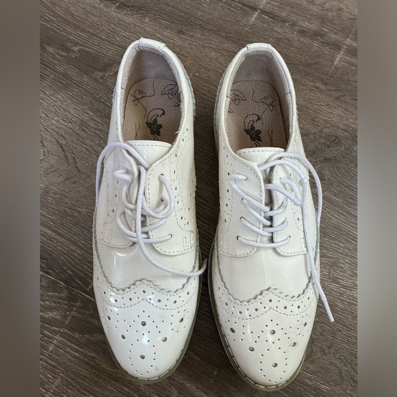 Shoes - Platform White Lace-Up Wingtip Shoes, Size 39